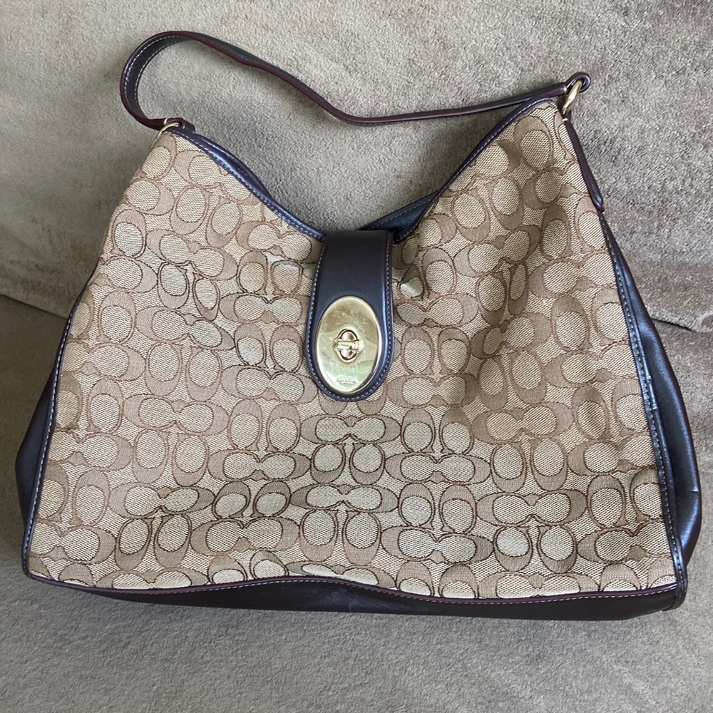 Coach Carlyle Shoulder Bag in Outline Signature (COACH F56221)